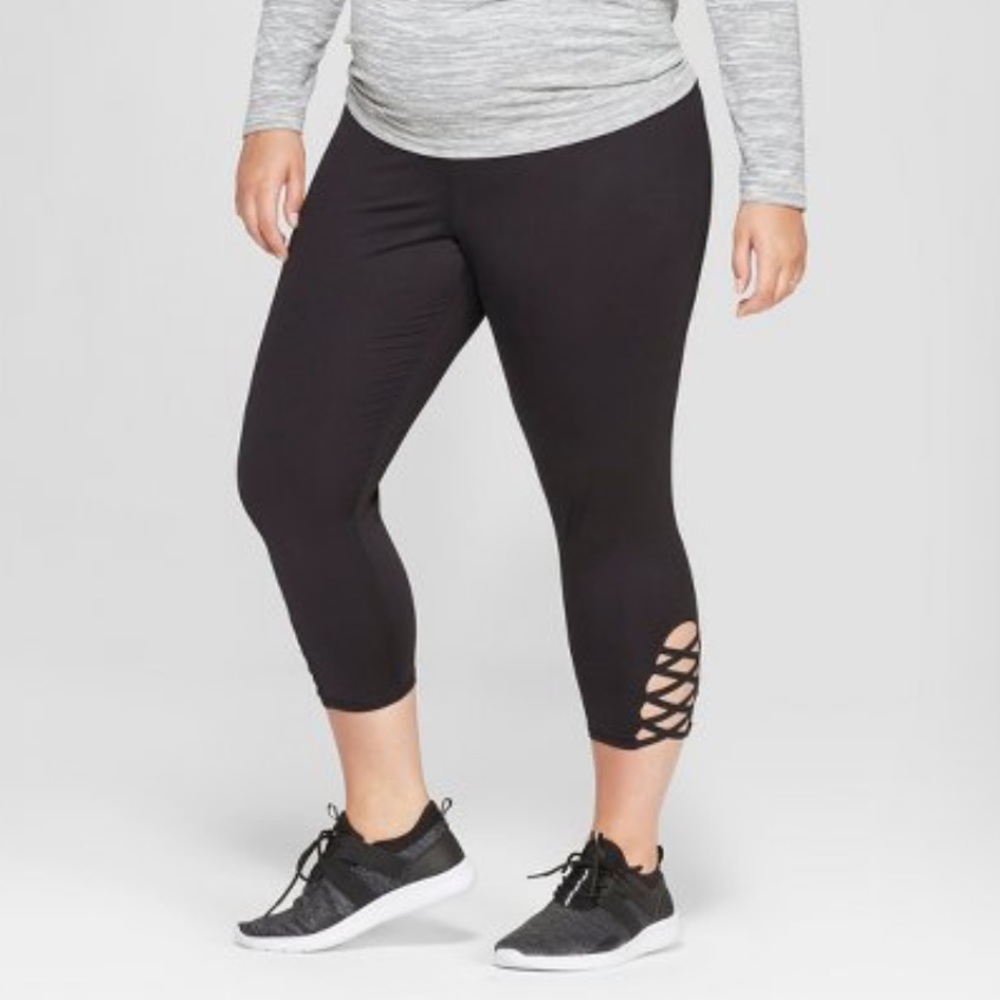 MATERNITY Active Lattice Capri w/ Crossover Panel